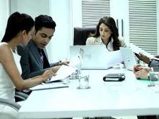 Survey: కంపెనీ బోర్డుల్లో మహిళలు.. 12వ స్థానంలో ఇండియా, ఇంటి బడ్జెట్‌లో భార్య హవా