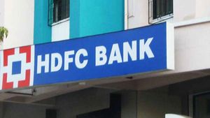 అదను చూసి HDFC షేర్లు కొనుగోలు చేసిన చైనా బ్యాంకు, ఇండియన్స్ ఆందోళన!!
