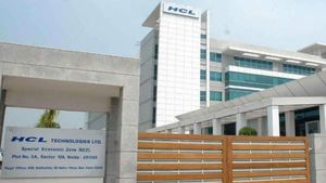 HCL టెక్ లాభంలో 24% వృద్ధి: ఉద్యోగాలిస్తాం.. 15,000 మందికి గుడ్‌న్యూస్