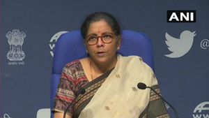  పీపీపీ భాగస్వామ్యంలో 6 ఎయిర్ పోర్టులకు వేలం