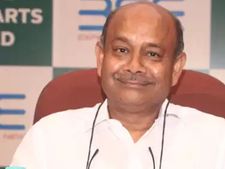 డి-మార్ట్ రాధాకిషన్ ధమానీ 'టేకోవర్' ఎఫెక్ట్, దూసుకెళ్లిన ఇండియా సిమెంట్స్ షేర్లు