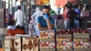 నాలుగున్నరేళ్ల కనిష్టానికి హోల్‌సేల్ ధరలు, భారీగా తగ్గిన ఎగుమతులు