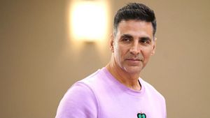 రోజూ కోటి రూపాయల ఆదాయం: అక్షయ్ కుమార్..రికార్డ్ కంటిన్యూస్: బాలీవుడ్ నుంచి వన్ అండ్ ఓన్లీ