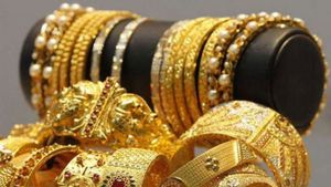  పడిపోయిన బంగారం ధర, హైదరాబాద్‌లో ఎంతంటే?
