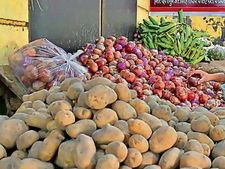 పండుగ సమయంలో షాక్: ఉల్లి, ఆలు ధరలు ఆకాశానికి, దీపావళి నాటికి అది తగ్గొచ్చు