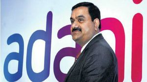 అదానీ గ్రూప్‌లో రూ.18,200 కోట్ల పెట్టుబడి, టోటల్ భారీ డీల్