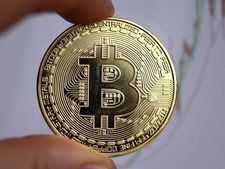 బంగారానికి ప్రత్యామ్నాయం: ఏడాదిలో బిట్ కాయిన్ ఎంత జంప్ చేసిందంటే?