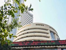 భారీ నష్టాల్లో ముగిసిన మార్కెట్లు, సెన్సెక్స్ 870 పాయింట్లు పతనం