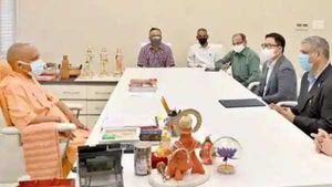చైనా నుండి ఉత్తర ప్రదేశ్‌కు శాంసంగ్ డిస్‌ప్లే యూనిట్: యోగి ఆదిత్యనాథ్‌తో భేటీ