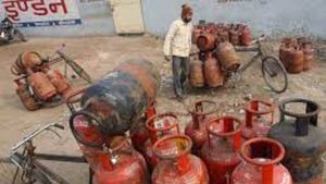 LPG Cylinder price: అక్టోబర్‌లో ఎల్పీజీ, పైప్‌లైన్ వంటగ్యాస్‌పై మరో భారీ బాదుడు