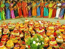 రిలయన్స్ ట్రెండ్స్ బతుకమ్మ కాంటెస్ట్: ట్రెండ్స్ బతుకమ్మతో సెల్ఫీ