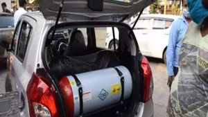 CNG and PNG prices: కుకింగ్ మరింత భారంన్యూఢిల్లీ: ఒక్కరోజు వ్యవధిలో కంప్రెస్డ్ నేచురల్ గ్యాస్, పైప్డ్ నేచురల్ 