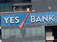 ఇళ్లు కొనేవారికి యస్ బ్యాంకు బంపరాఫర్, మహిళలకు అయితే మరింత బెనిఫిట్