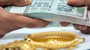 గోల్డ్ ఈజ్ మనీ ఆఫ్ కింగ్స్: ఈ బ్యాంకుల్లో గోల్డ్ లోన్ వడ్డీ రేటు చాలా తక్కువ