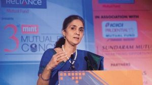 ఎన్ఎస్ఈని నడిపిన యోగి! చిత్రా రామకృష్ణపై ఐటీ దాడులు: ఏం జరిగింది?