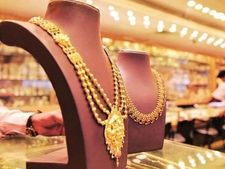 నిన్నటి వరకు పెరిగి, నేడు భారీగా తగ్గిన బంగారం ధరలు