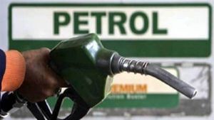  Petrol, diesel prices: హైదరాబాద్‌లో పెట్రోల్ రూ.117, అక్కడ రూ.122