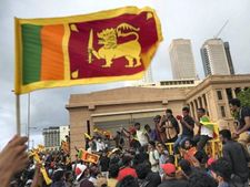 శ్రీలంకకు భారత్ భారీ రుణం: ఇంధన ధరలు ఆకాశాన్నంటడంతో