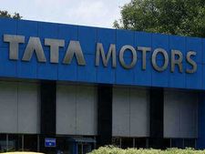 auto sales: ఏప్రిల్‌లో తగ్గిన వాహన విక్రయాలు, టాటా మోటార్స్ మాత్రం అదుర్స్