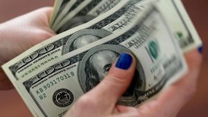 Forex: బంగారం సైతం పతనం: సగానికి దిగజారిన భారత విదేశీ నిల్వలు