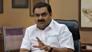 Adani: అంబానీకి గట్టి పోటీ ఇచ్చేందుకు గౌతమ్ అదానీ సరికొత్త వ్యూహం.. మెగా ప్లాన్ ఏమిటంటే..