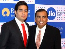 Mukesh Ambani Resign: ఆ పదవికి ముఖేష్ అంబానీ రాజీనామా.. తనయుడు ఆకాశ్ అంబానీకి పగ్గాలు..