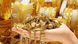రెండ్రోజుల్లో రూ.1500 వరకు తగ్గిన బంగారం ధరలు, నేడు మాత్రం జంప్