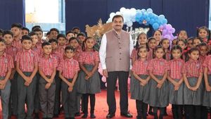 Gowtham Adani@60: 60వ పుట్టిన రోజుకు రూ.60 వేలకోట్లు దానమిచ్చిన అదానీ.. ట్విట్టర్ వేదికగా వెల్లడి..