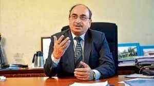 FY22లో ఎస్బీఐ చైర్మన్ దినేష్ ఖారా వేతనం రూ.34.42 లక్షలు