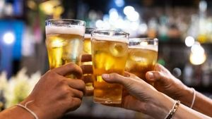 Liquor Sales: కరోనా సమయంలో రికార్డులు బద్దలయ్యేలా తాగేశారు.. వాటికే ఎక్కువ డిమాండ్..!