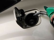 Fuel Prices: అక్కడ పెరుగుతున్న చమురు ధరలు, ఇక్కడ స్థిరంగా పెట్రోల్ ధర