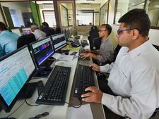 RBI repo rate: బ్యాంకింగ్ షేర్లు జూమ్.. పడిలేచిన స్టాక్ మార్కెట్ 