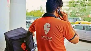 Swiggy Delivery: భారీ వర్షంలో గుర్రంపై ఆర్డర్లు డెలివరీ.. స్విగ్గీ డెలివరీ ఏజెంట్ చేసిన పని వైరల్.. 
