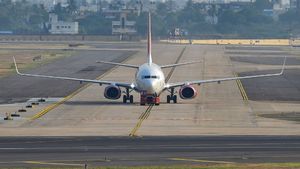Flight Tickets: బాటిల్ వాటర్ ధరకే విమాన టిక్కెట్లు..! విమాన సంస్థ సూపర్ ఆఫర్.. విదేశాలకు..