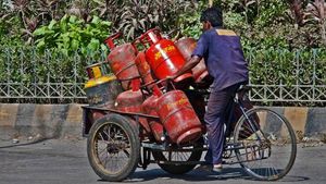 Gas Cylinder: గ్యాస్ సిలిండర్ ప్రమాదానికి రూ.50 లక్షల ఇన్సూరెన్స్.. ఎలా పొందాలో తెలుసుకోండి.. 