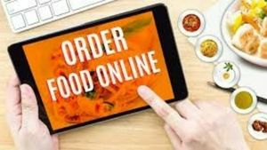 Free Orders: ఫుడ్ డెలివరీ యాప్ లో టెక్నికల్ గ్లిచ్.. డబ్బు చెల్లించకుండానే కస్టమర్లకు మద్యం, టీవీ, ఫుడ్.. 