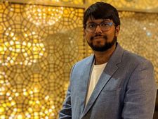  విమానాశ్రయంలో క్లీనర్ నుంచి IT కంపెనీ యజమానిగా.. ఈ భారత కోటీశ్వరుడి కథ తప్పక తెలుసుకోండి..  