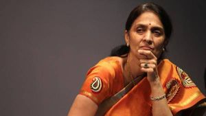 Chitra Ramakrishna: గూఢచర్యం కేసులో చిత్ర రామకృష్ణ అరెస్ట్.. ఈడీ అధికారుల విచారణ.. 