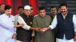 Nitin Gadkari: ఏప్రిల్ 1 నుంచి ఆ వాహనాలకు 'NO' ఎంట్రీ.. నితిన్ గడ్కరీకి మహీంద్రా థ్యాంక్స్..