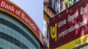 BOB, PNB: ఖాతాదారులకు షాకిచ్చిన బ్యాంక్ ఆఫ్ బరోడా, పంజాబ్ నేషనల్ బ్యాంక్..