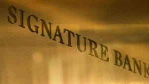 కుప్పకూలిన Signature Bankని కొన్న మరో అమెరికా బ్యాంక్.. డీల్ పూర్తి వివరాలు