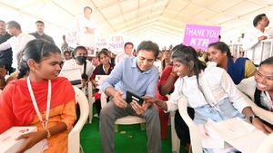 Mana Ooru-Mana Badi: విద్యారంగంలో ఆధునిక బోధనా పద్ధతులు.. ట్యాబ్స్ పంపిణీ చేసిన మంత్రి KTR 