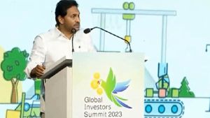 CM Jagan: ఒక్క ఫోన్ కాల్ దూరంలో ఉన్నాం.. విశాఖ సమ్మిట్‍లో సీఎం జగన్..