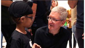 Apple Store: దిల్లీలో ఆపిల్ సీఈవో.. కొత్త స్టోర్ ప్రారంభించిన టిమ్ కుక్.. పూర్తి వివరాలు 