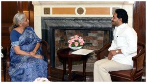CM Jagan: కేంద్ర మంత్రి నిర్మలమ్మతో సీఎం జగన్ భేటీ.. కీలక అంశాలపై చర్చ..