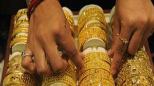 Gold Rates: పడిపోతున్న పసిడి ధరలు.. త్వరపడి కొనుక్కోండి.. తాజా రేట్లివే..