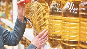 Edible Oil: సామాన్యులకు శుభవార్త.. తగ్గనున్న వంట నూనె ధరలు..! 