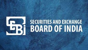 SEBI: ఆ ఇద్దరిపై నిషేధం విధించిన రెగ్యులేటర్ సెబీ.. పూర్తి వివరాలు.. 