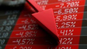 Stock Market: రోజంతా ఊగిసలాడి ఫ్లాట్ ముగింపు.. కిందకు దిగిరానంటున్న సూచీలు