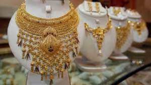Gold Rate: రూ.2400 తక్కువలో బంగారం ధర.. త్వరపడి కొనుక్కోండి.. రేట్లు పెరుగుతున్నాయ్..